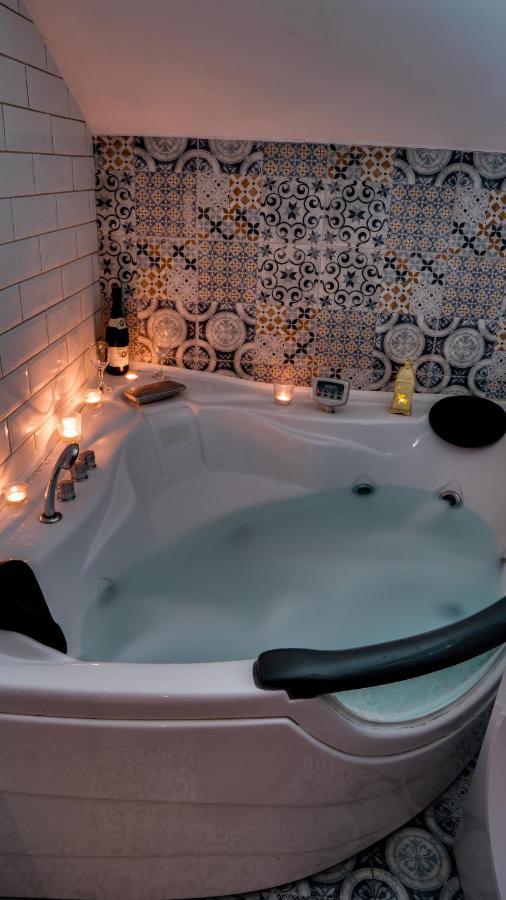 Spa Apartment Yin - Hot Tub, Sauna, Spa โนวีซาด ภายนอก รูปภาพ